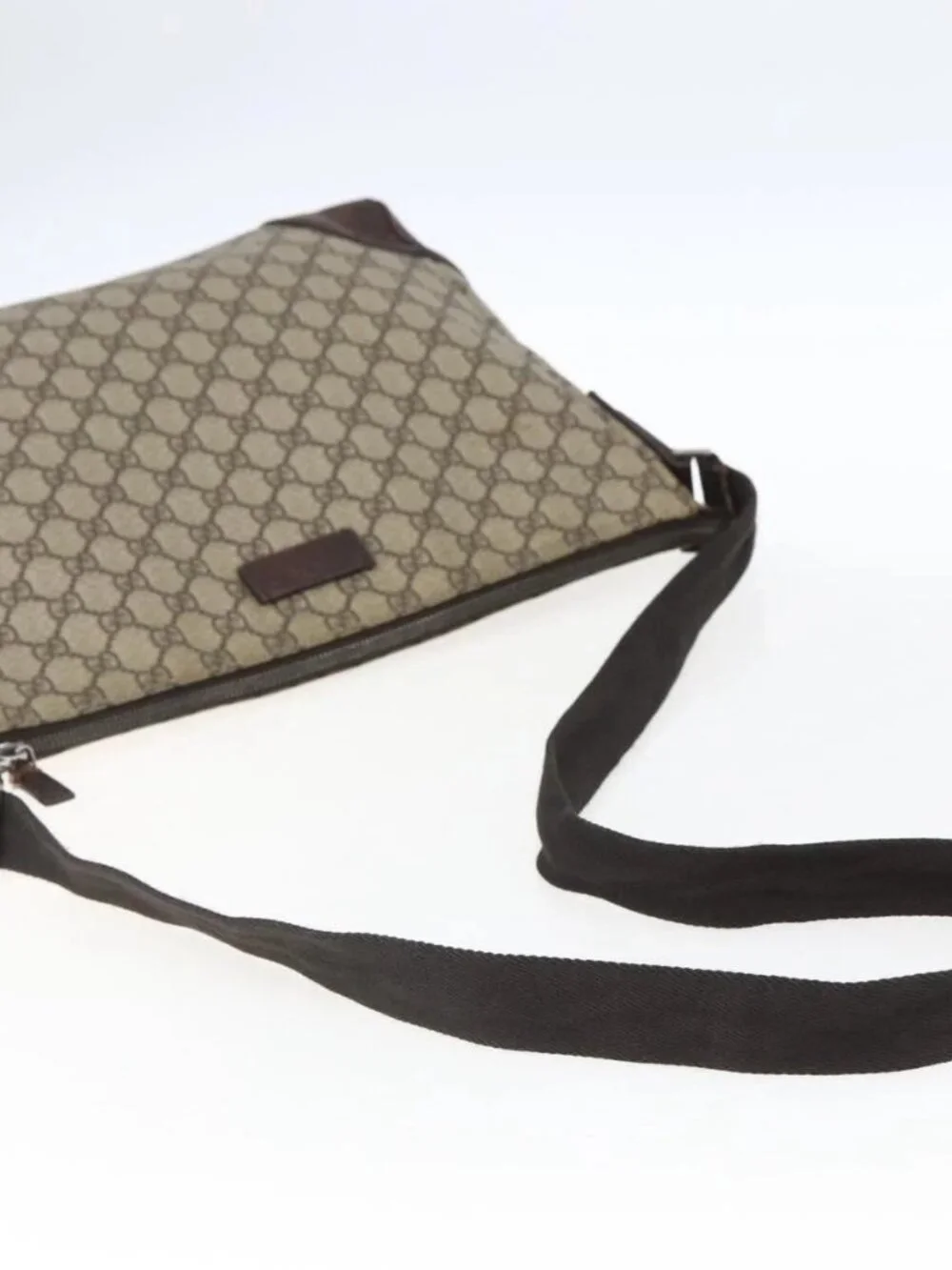 Gucci brand	gucci color	beige